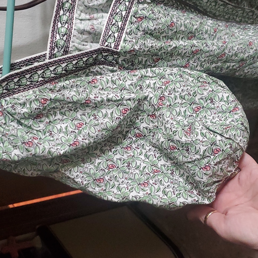 Max Studio Green Floral Blouse with puffy sleeves brand new - Picture 4 of 5